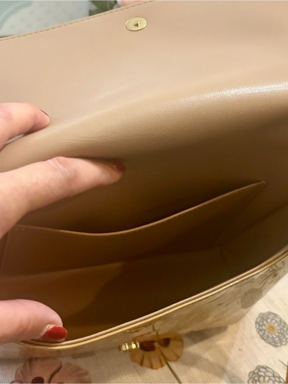Make me an offer!! Authentic LV Vernis Beige Thompson in EUC!!! - Picture 6 of 12